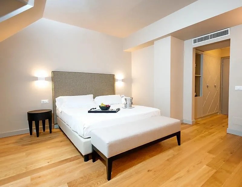 Hotel Politeama Palermo 4*,